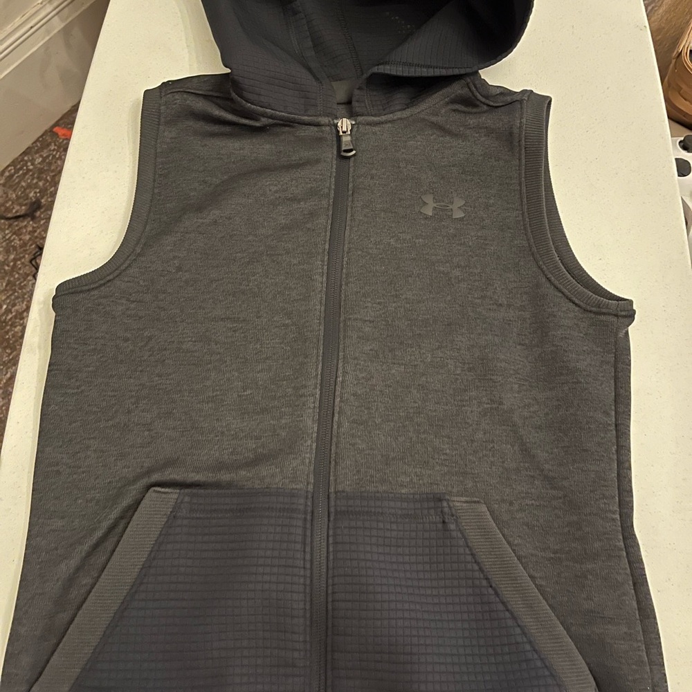 Youth medium sleeveless hoodie. Under Armour Coldgear
